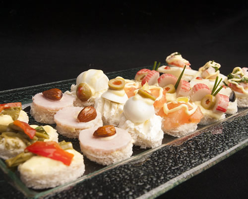 Canapés Especiales (Langostino, Salmón, Palmitos, etc.)